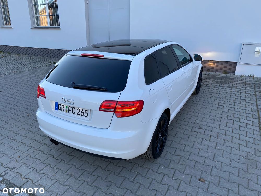 Audi A3 Sportback 1.4 TFSI Ambiente - 28