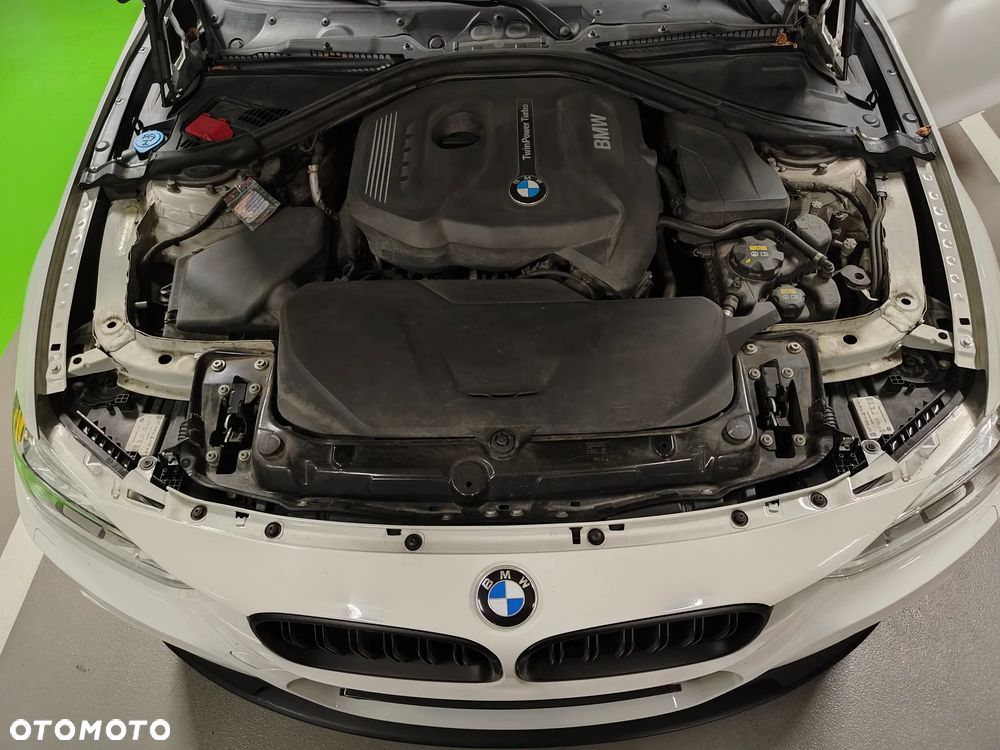 BMW Seria 3 330i Sport Line Sport - 9