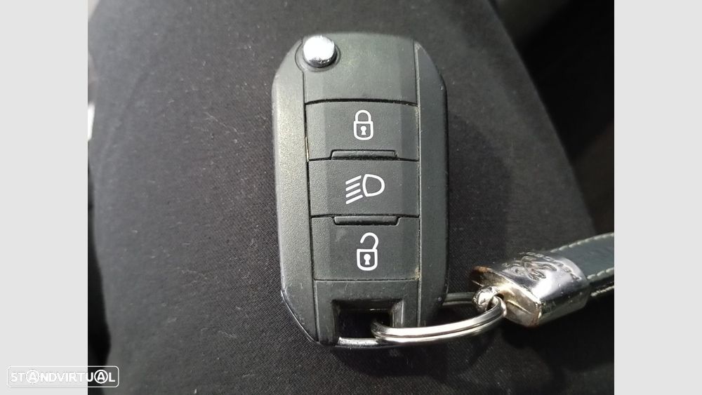 Peugeot 2008 1.2 PureTech Active - 8