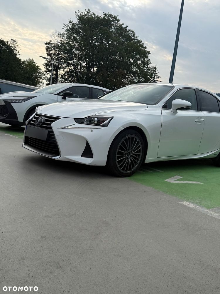 Lexus IS 300h Business Edition - 25