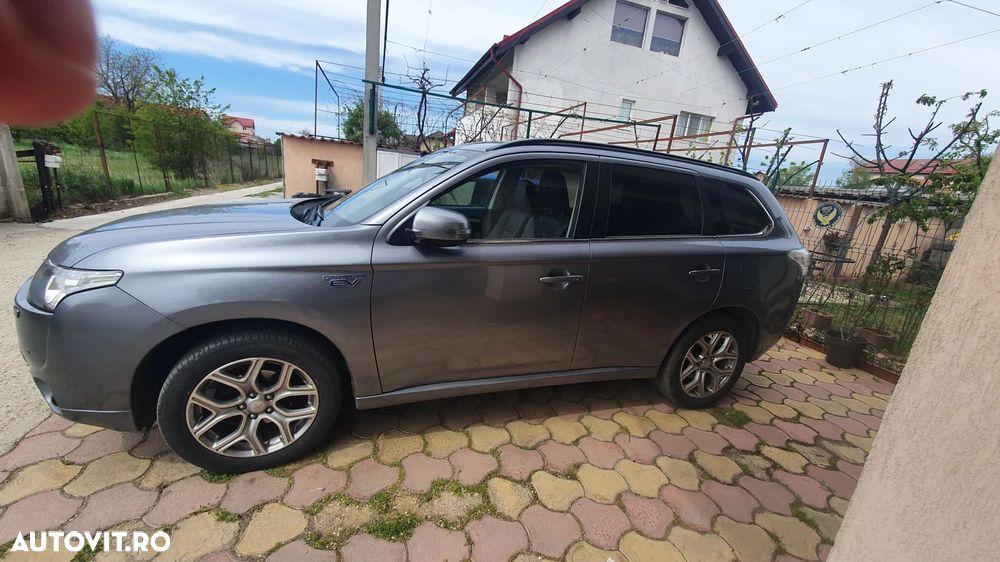 Mitsubishi Outlander 2.0 Litre DOHC MIVEC 4WD Instyle Navi - 1