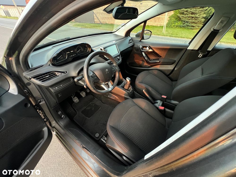 Peugeot 208 PureTech 82 Stop & Start Signature - 11