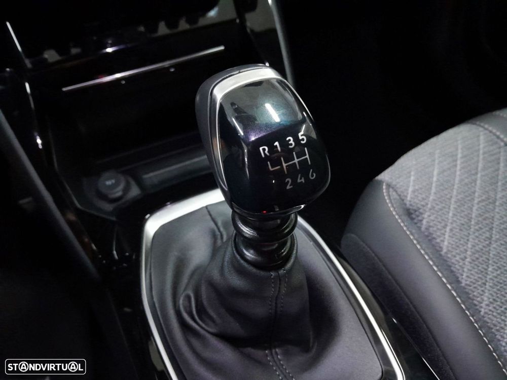 Peugeot 2008 1.2 PureTech Allure — fotografia 16