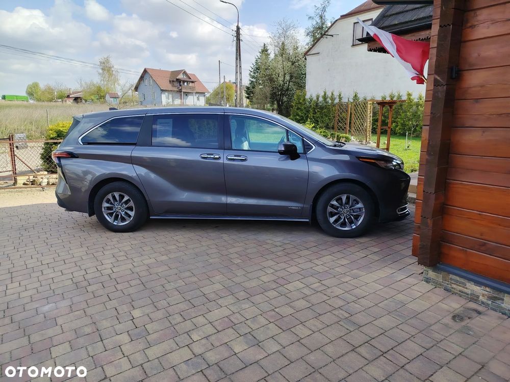 Toyota Sienna - 1