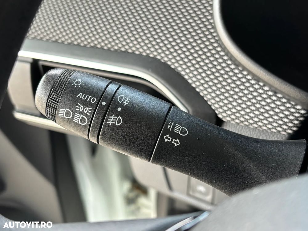 Dacia Logan TCe 90 MT6 Comfort - 17