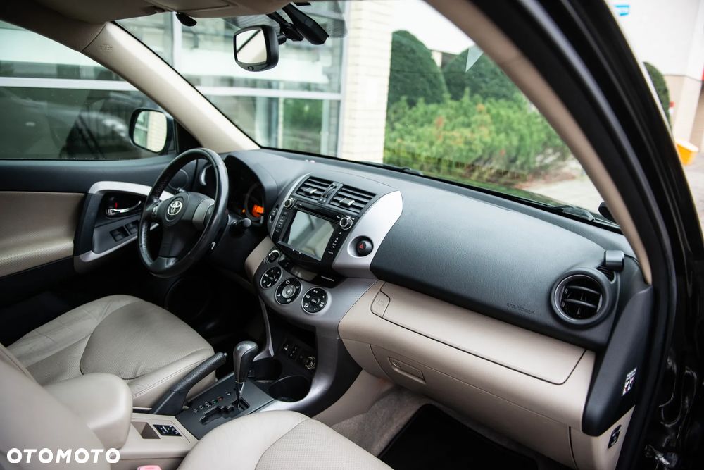 Toyota RAV4 2.0 4x4 Automatik Executive - 24