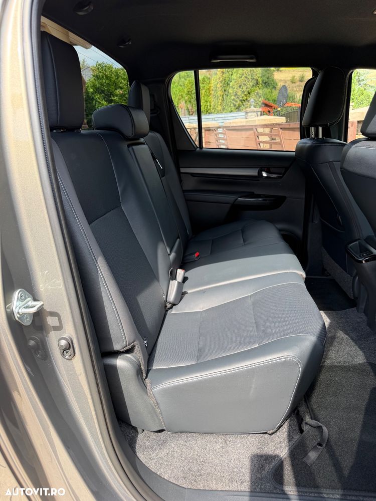 Toyota Hilux 2.8D MHEV Double Cab 6AT AWD Invincible - 10