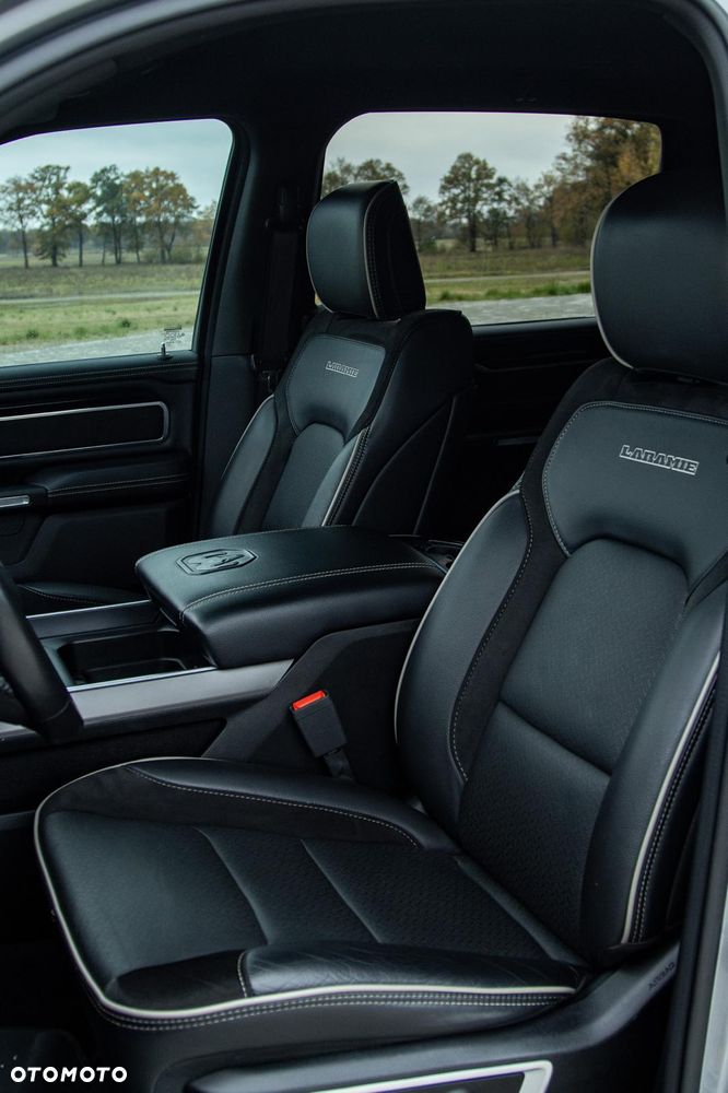 RAM 1500 5.7 Crew Cab Shortbed Laramie Black - 20