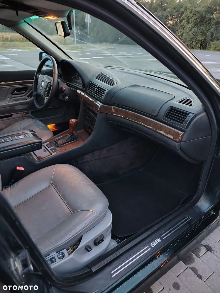 BMW Seria 7 728i L - 24