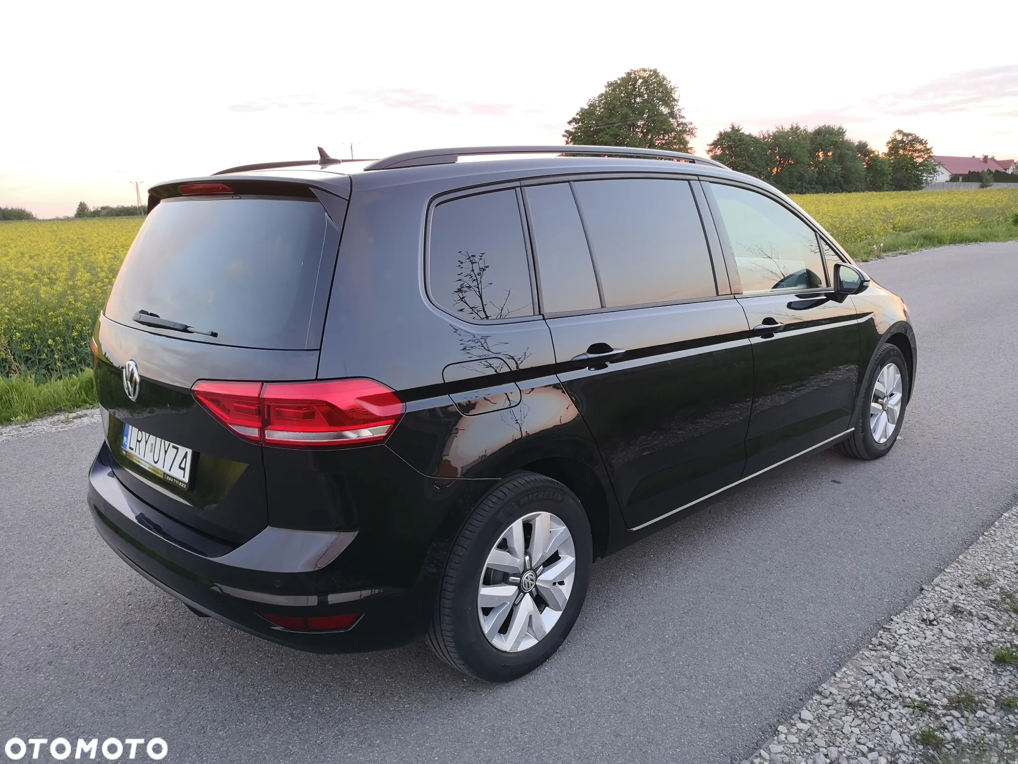 Volkswagen Touran 2.0 TDI SCR DSG Comfortline - 4