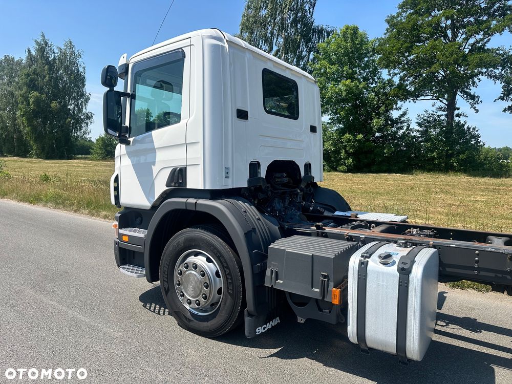 Scania P320 6x2 cala na Poduszce Dzienna Rama Beczka Laweta - 15