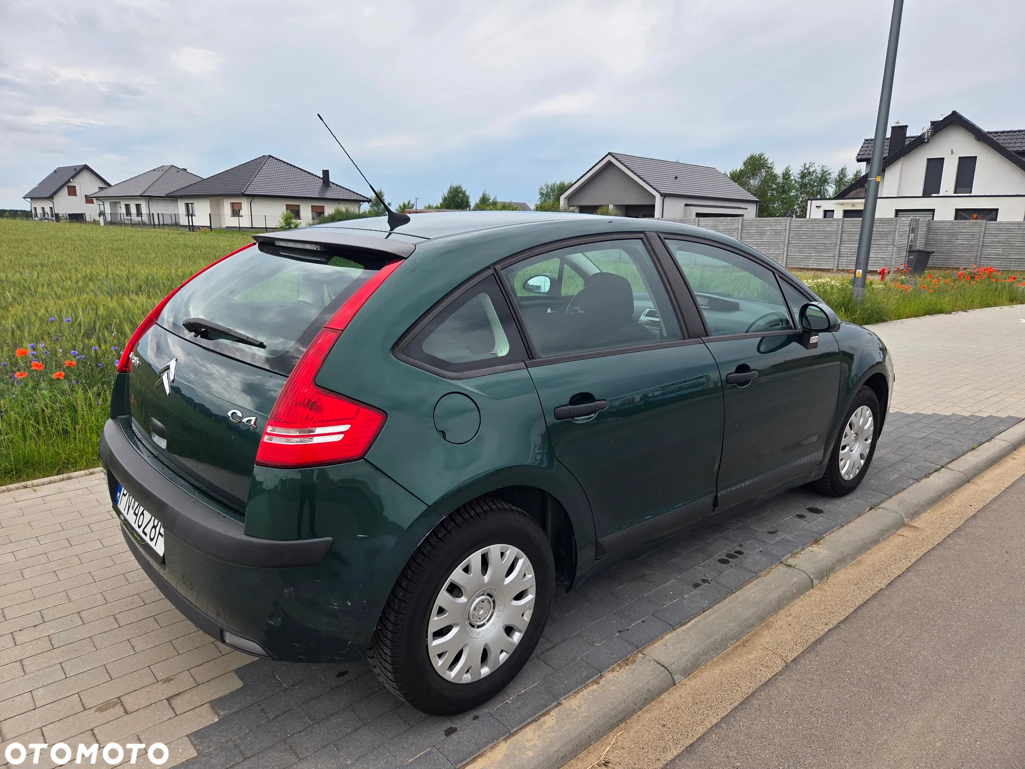 Citroën C4 1.6 16V Confort - 2