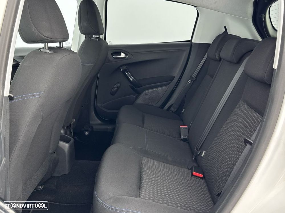 Peugeot 208 1.2 PureTech Allure - 12
