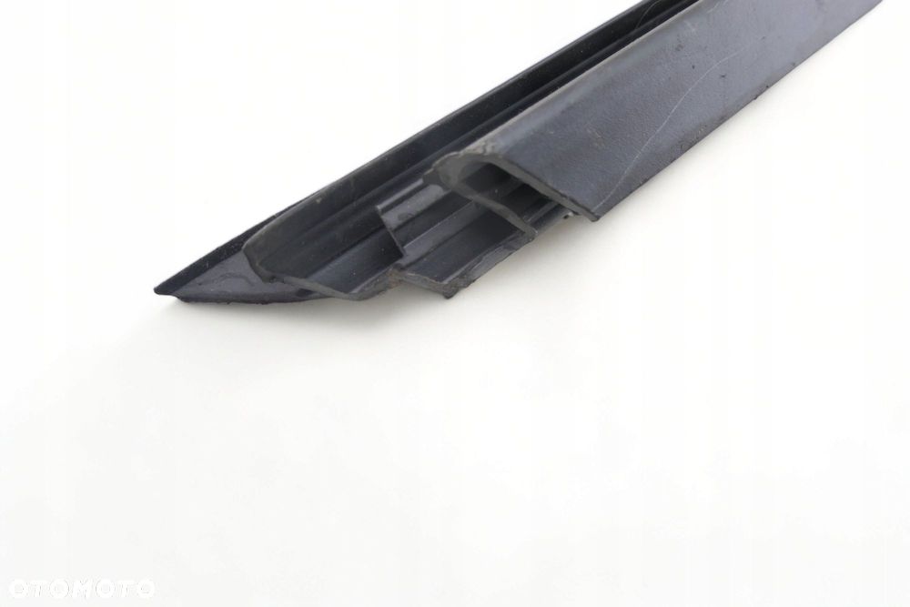 Uszczelka Drzwi Lewy Tył BMW G30 G31 F90 7336983 - 5