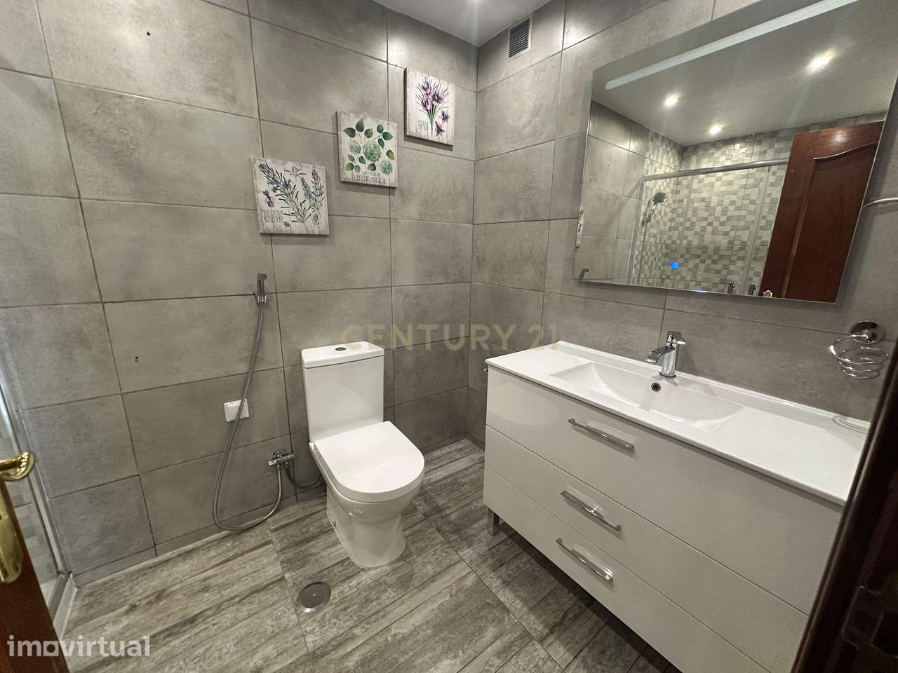 Apartamento T2 na Amora localização privilegiada com lugar de garagem - Grande imagem: 5/12