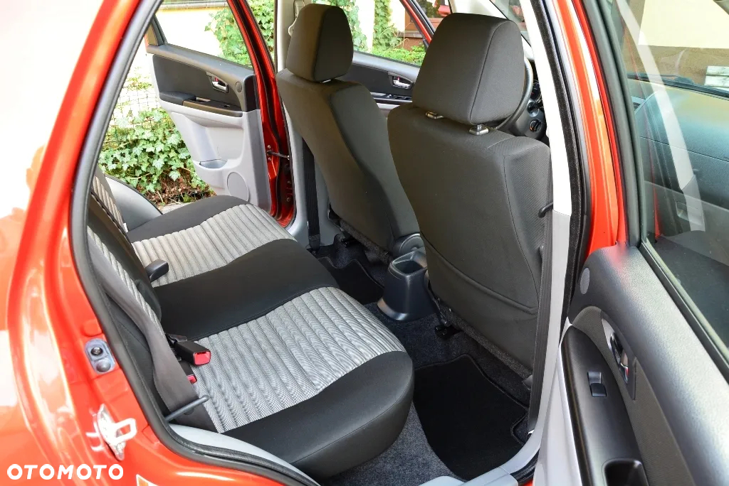 Suzuki SX4 1.6 Comfort Plus - 22