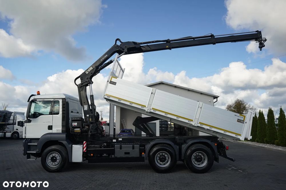 MAN TGS 33.360 / 6x4 / WYWROTKA - 5,7 M + HDS HIAB XS 122 HIDUO / MAX WYSÓW - 8,2 M / MAX UDŹWIG - 4 800 KG / KLAPO - DRZWI / MANUAL / PILOT / - 4