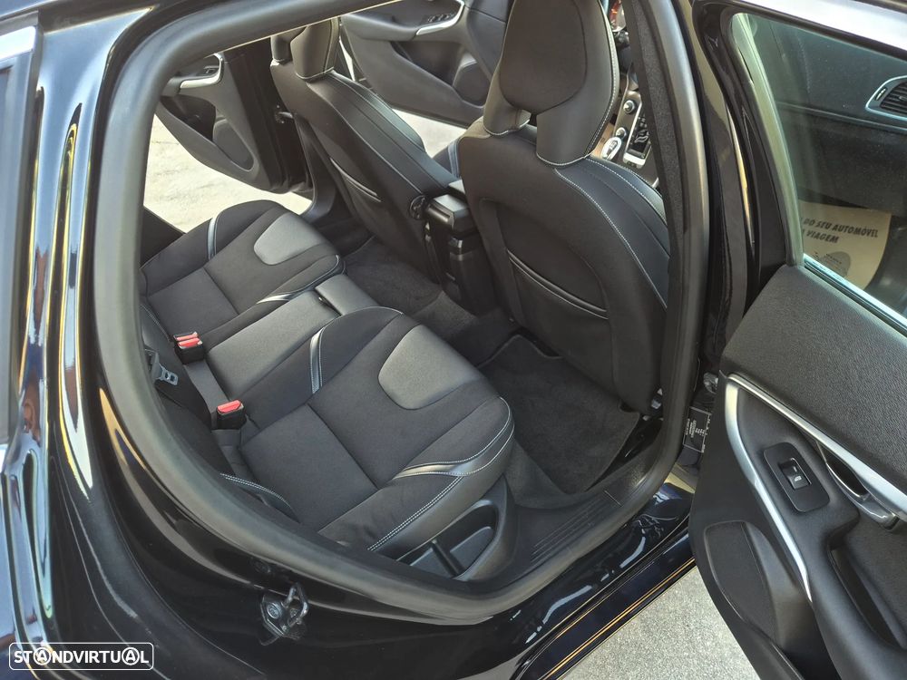 Volvo V40 1.6 D2 Eco Momentum - 33