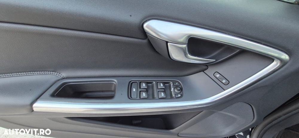 Volvo V60 D6 Plug-In-Hybrid AWD Geartronic Summum - 16