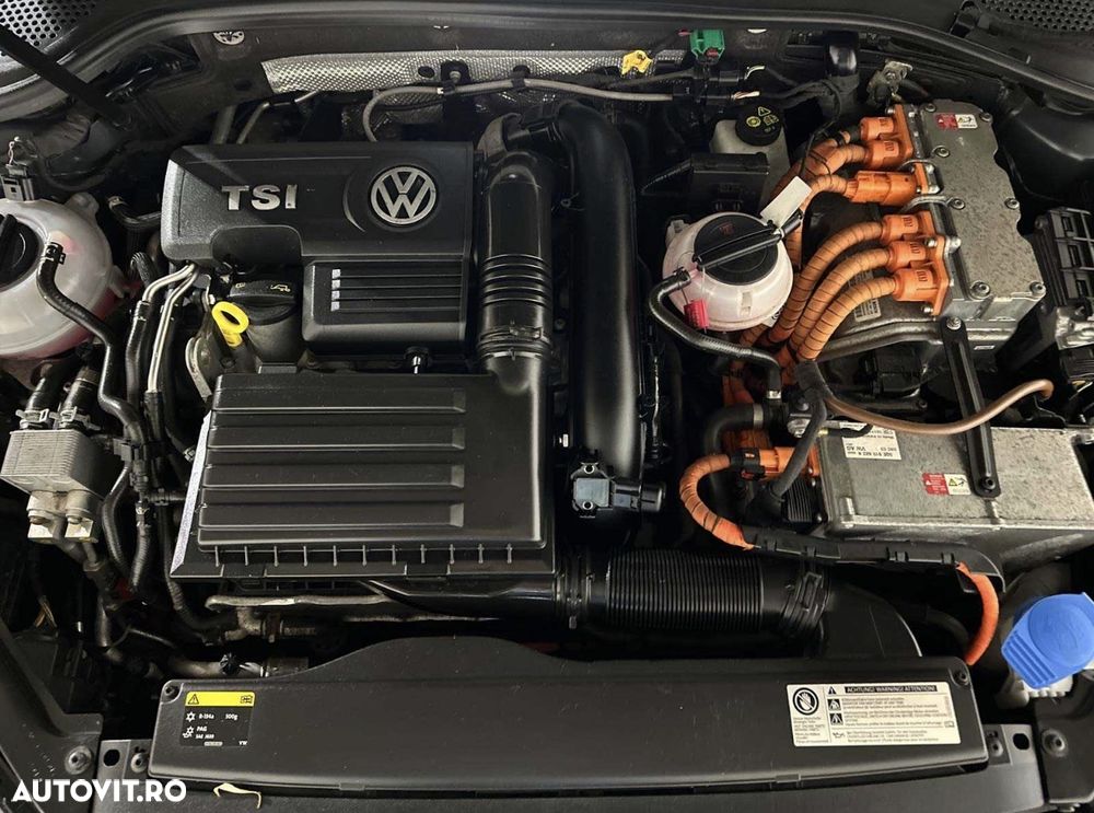 Volkswagen e-Golf - 16