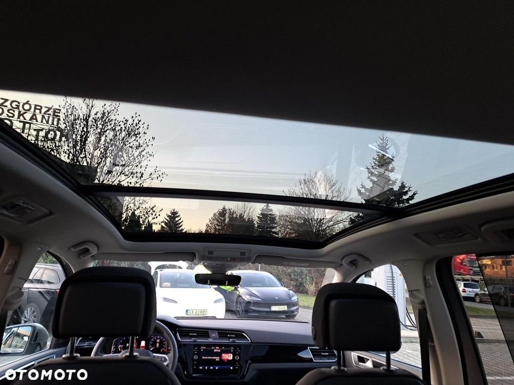 Volkswagen Touran - 27