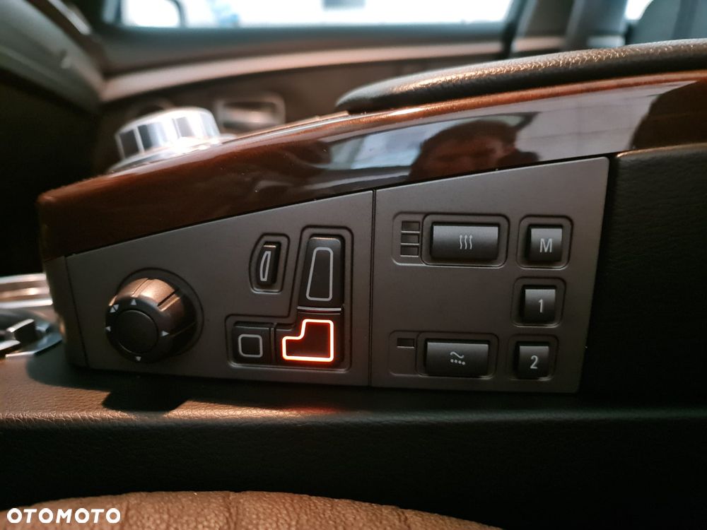 BMW Seria 7 740Li - 16