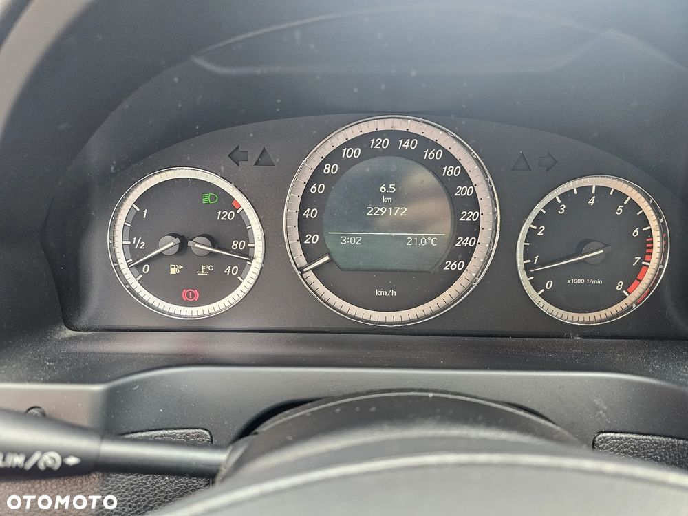 Mercedes-Benz Klasa C 180 Kompressor BlueEFFICIENCY - 25