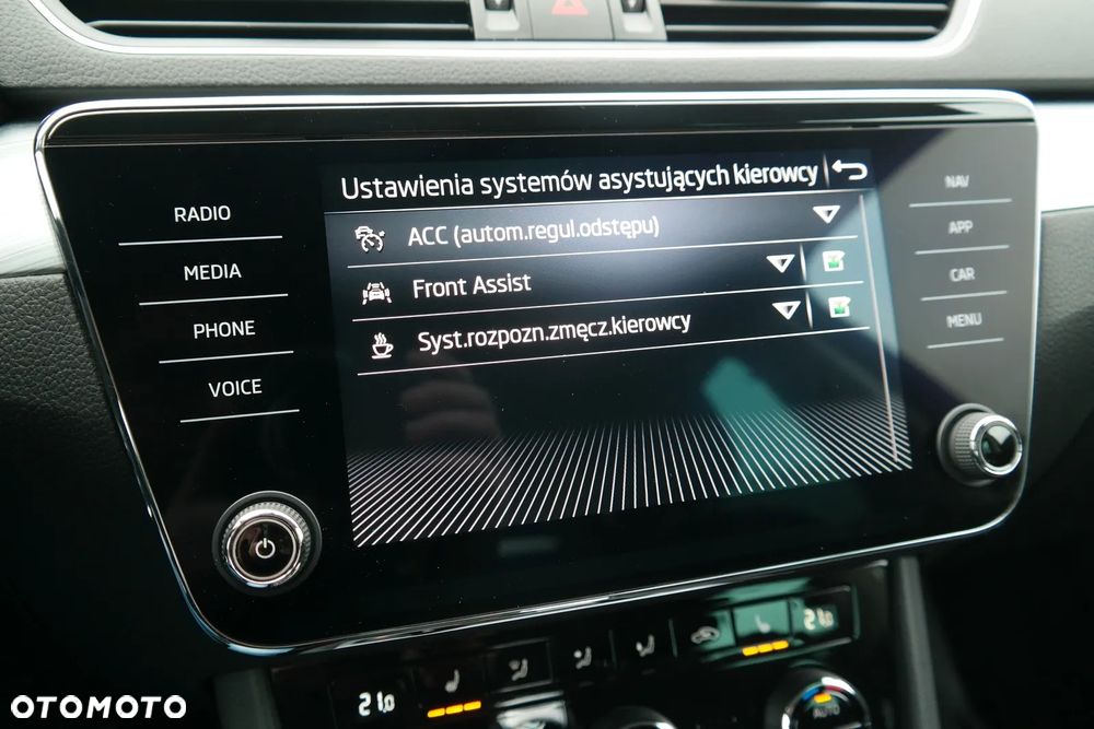 Skoda Superb 2.0 TSI Ambition DSG - 26