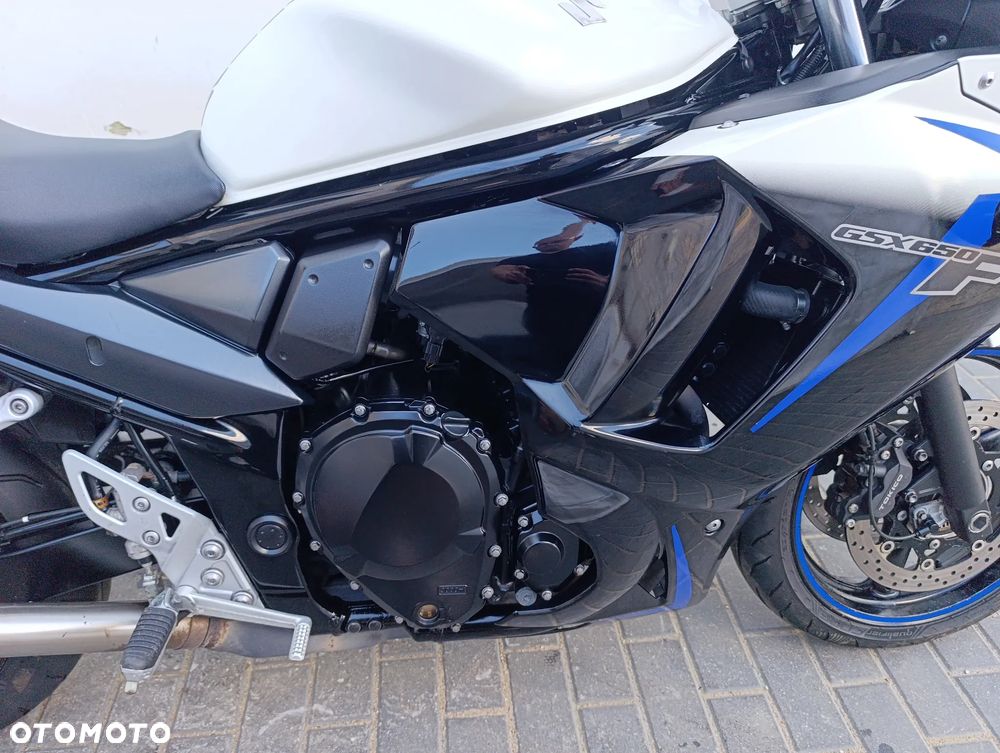 Suzuki GSX - 23