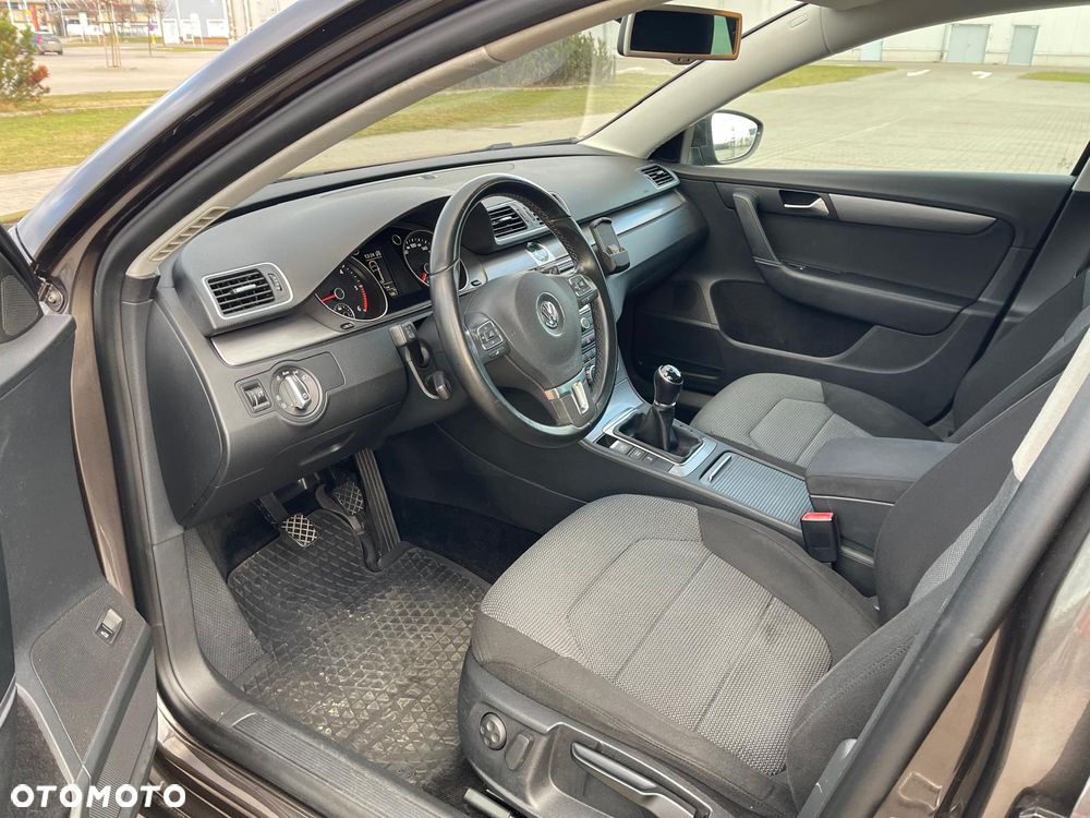 Volkswagen Passat 2.0 TDI Comfortline - 18