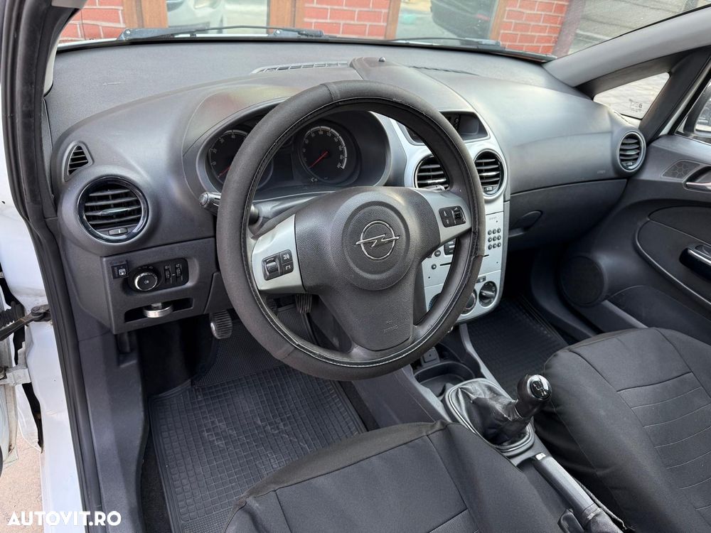 Opel Corsa 1.2 Essentia - 10