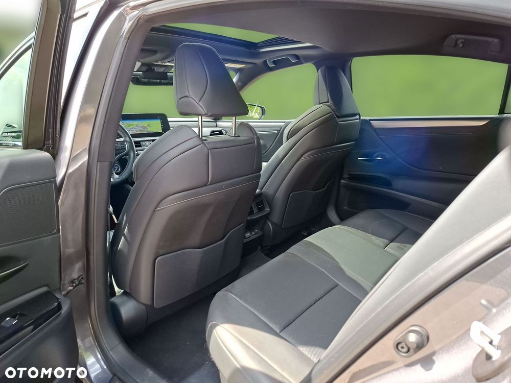 Lexus ES 300h F Sport Edition - 12