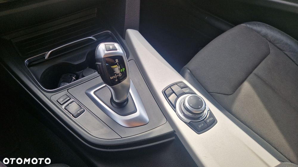 BMW Seria 3 318i - 16