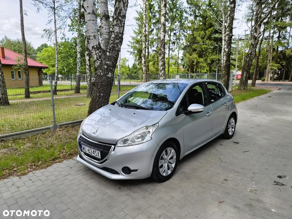 Peugeot 208 - 1