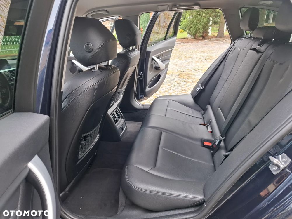 BMW Seria 3 320d xDrive Sport Line - 16