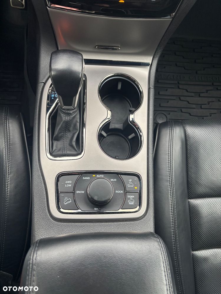 Jeep Grand Cherokee 5.7 V8 HEMI Overland Summit - 23