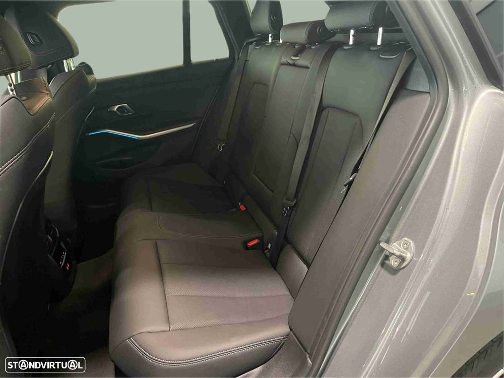 BMW 330 e Edição Desportiva M Auto - 6