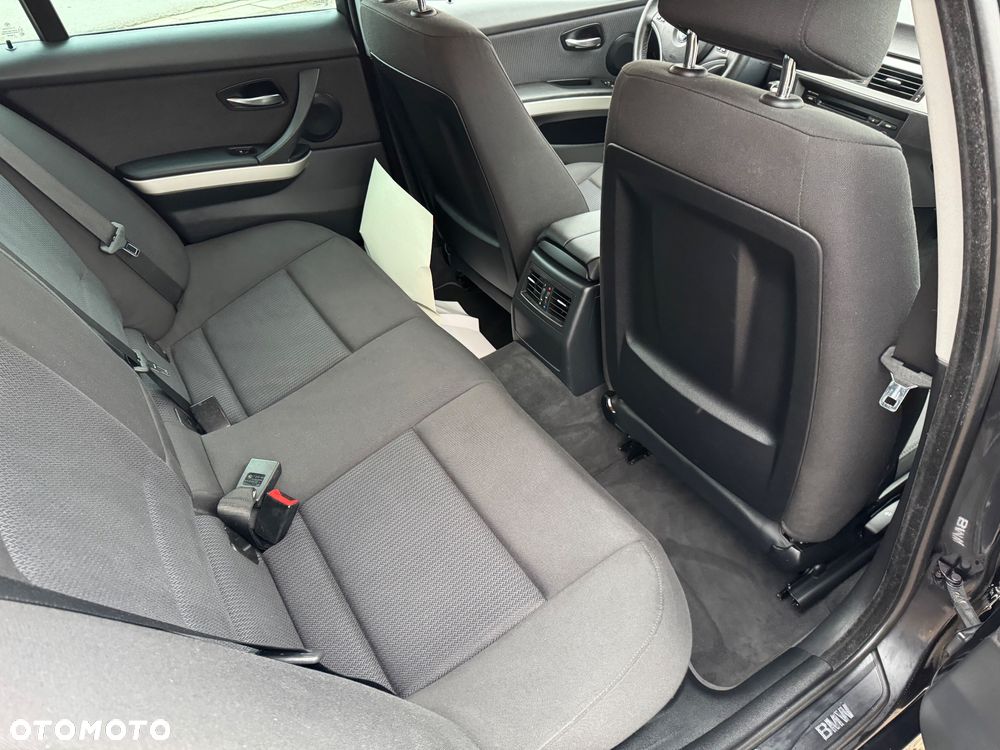 BMW Seria 3 318i - 8