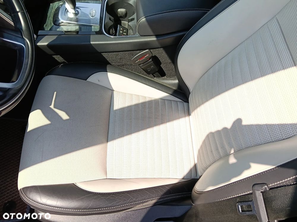 Land Rover Discovery Sport P300e R-Dynamic - 17