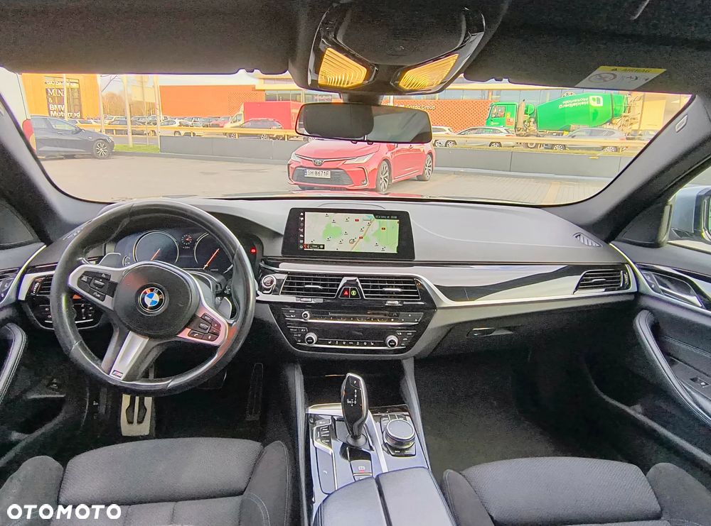 BMW Seria 5 520d M Sport - 8