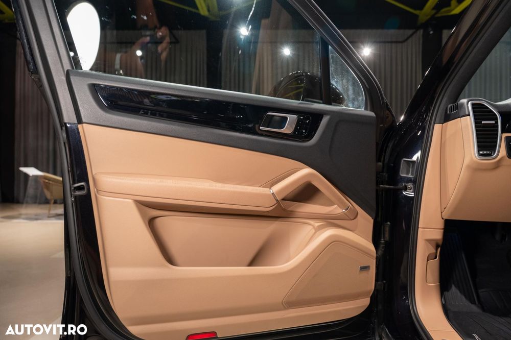 Porsche Cayenne - 25