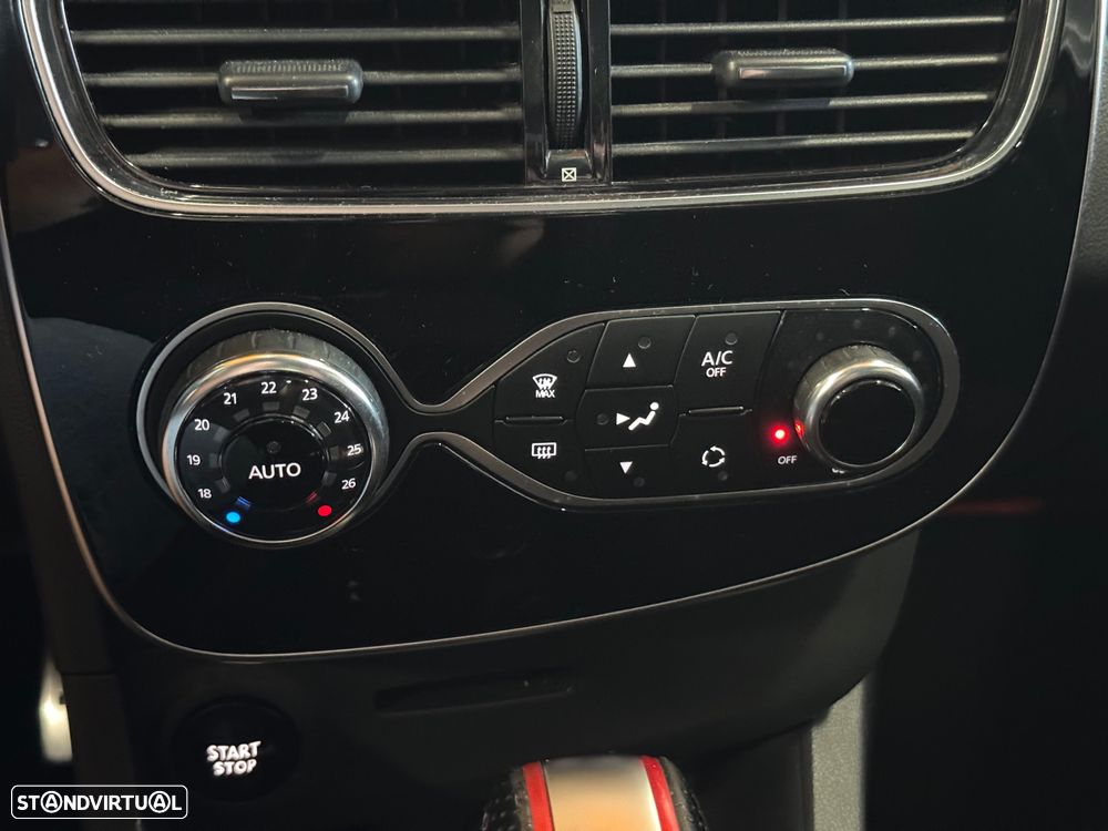 Renault Clio TCe 220 EDC R.S. Trophy - 40