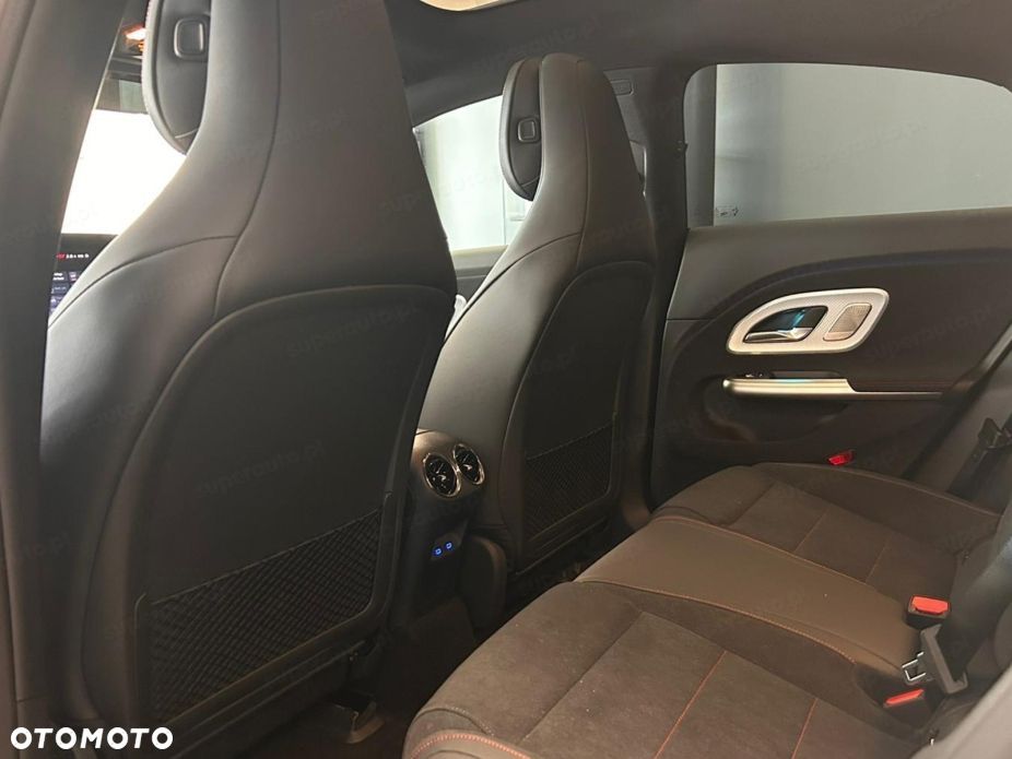 Mercedes-Benz CLA 200 mHEV 4-Matic 8G-DCT - 15