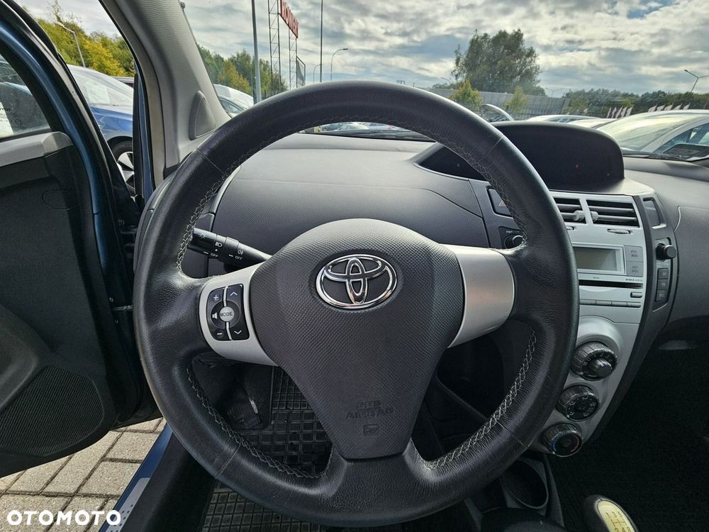 Toyota Yaris 1.3 VVT-i Luna - 19