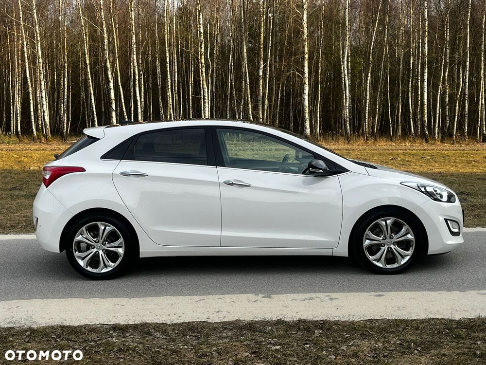 Hyundai i30 1.6 CRDi Fifa World Cup Edition - 13
