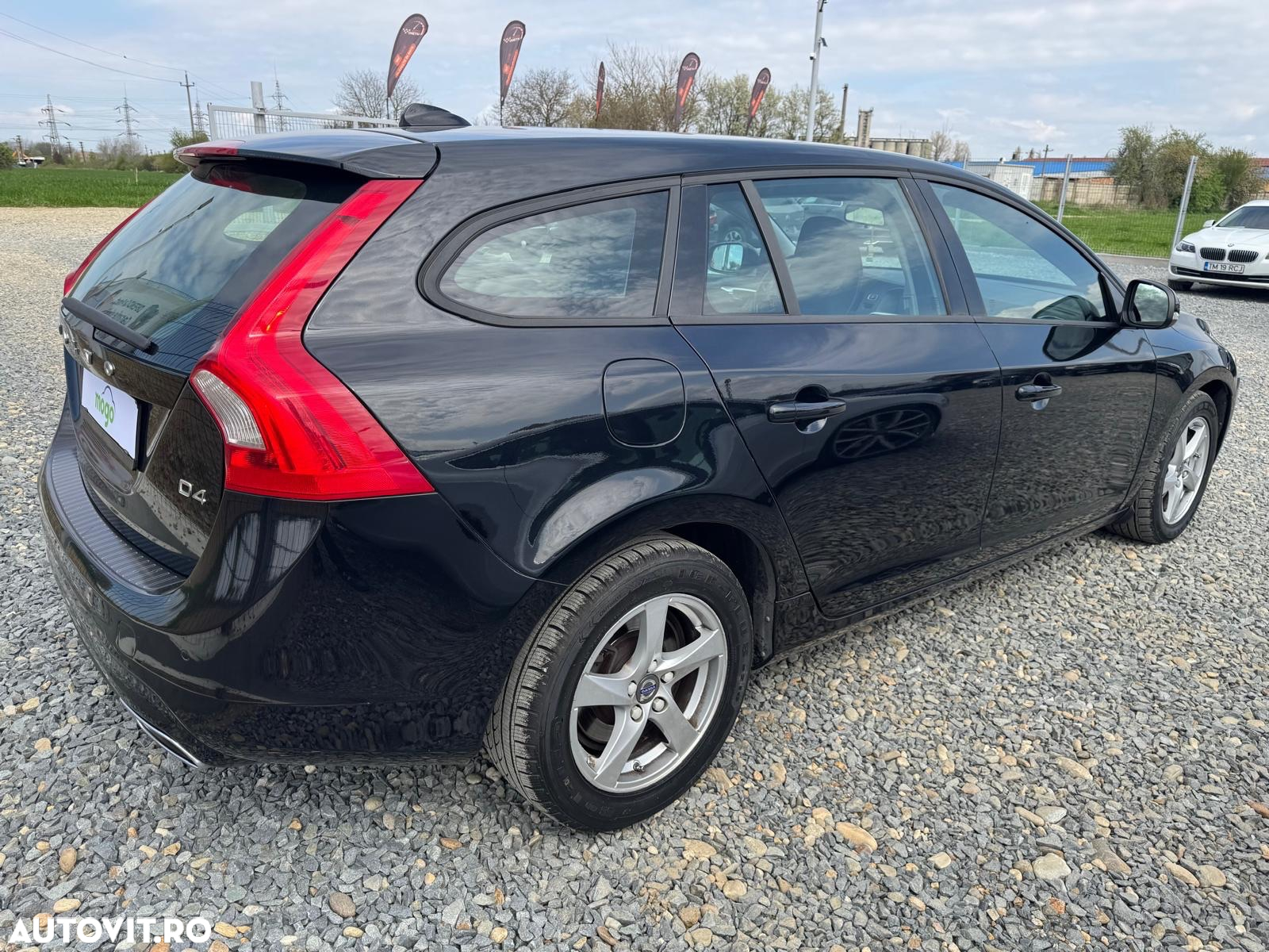 Volvo V60 D4 Geartronic Kinetic - 4