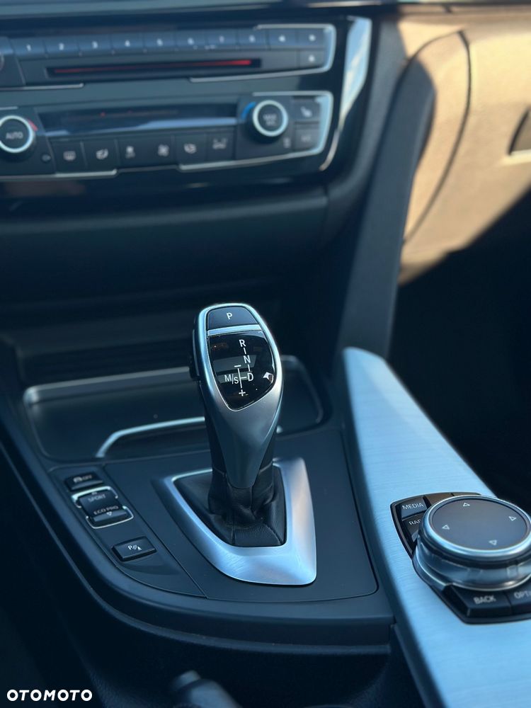 BMW Seria 3 330d Edition M Sport Shadow - 25