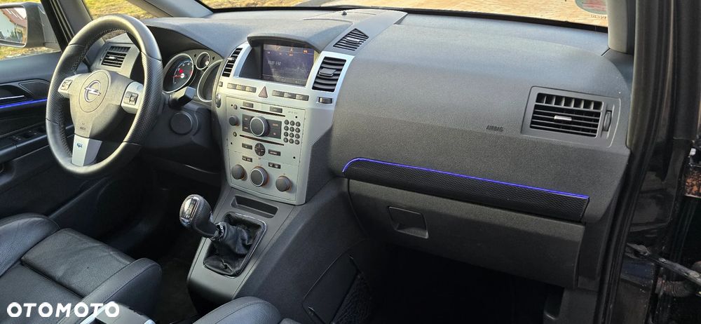 Opel Zafira 2.0 T OPC - 23