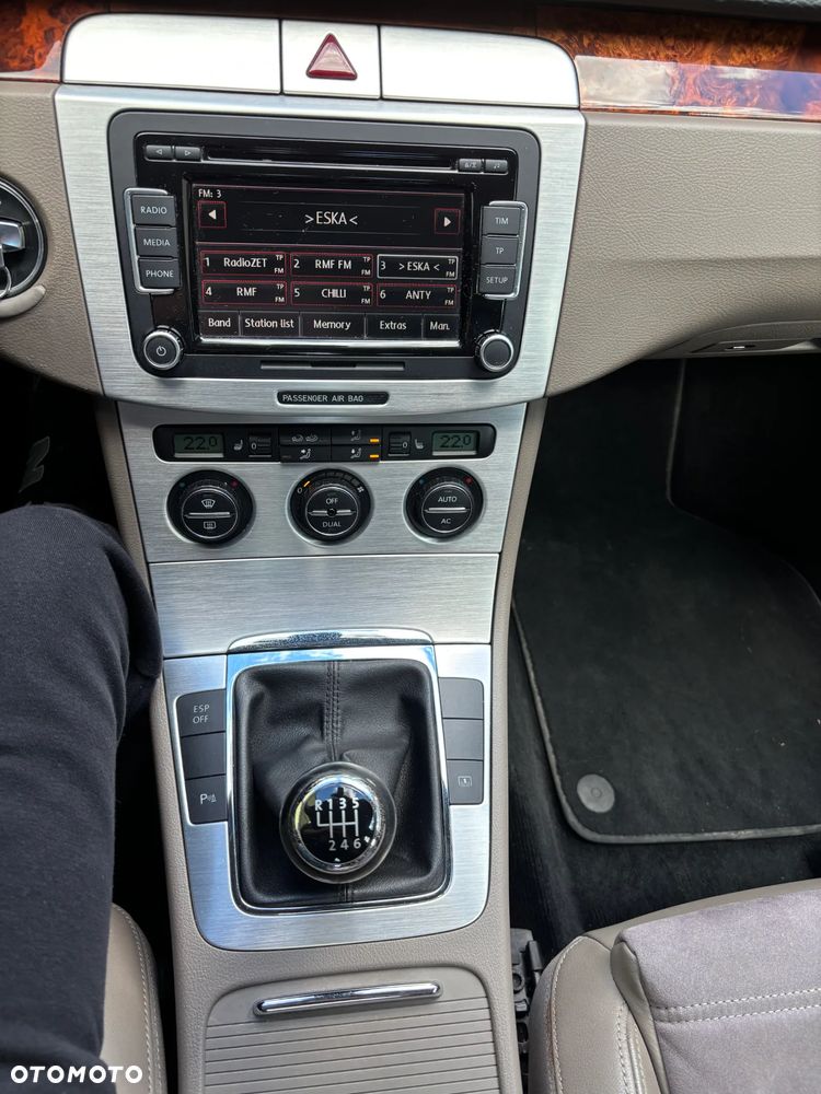 Volkswagen Passat 2.0 TDI DPF Highline - 11