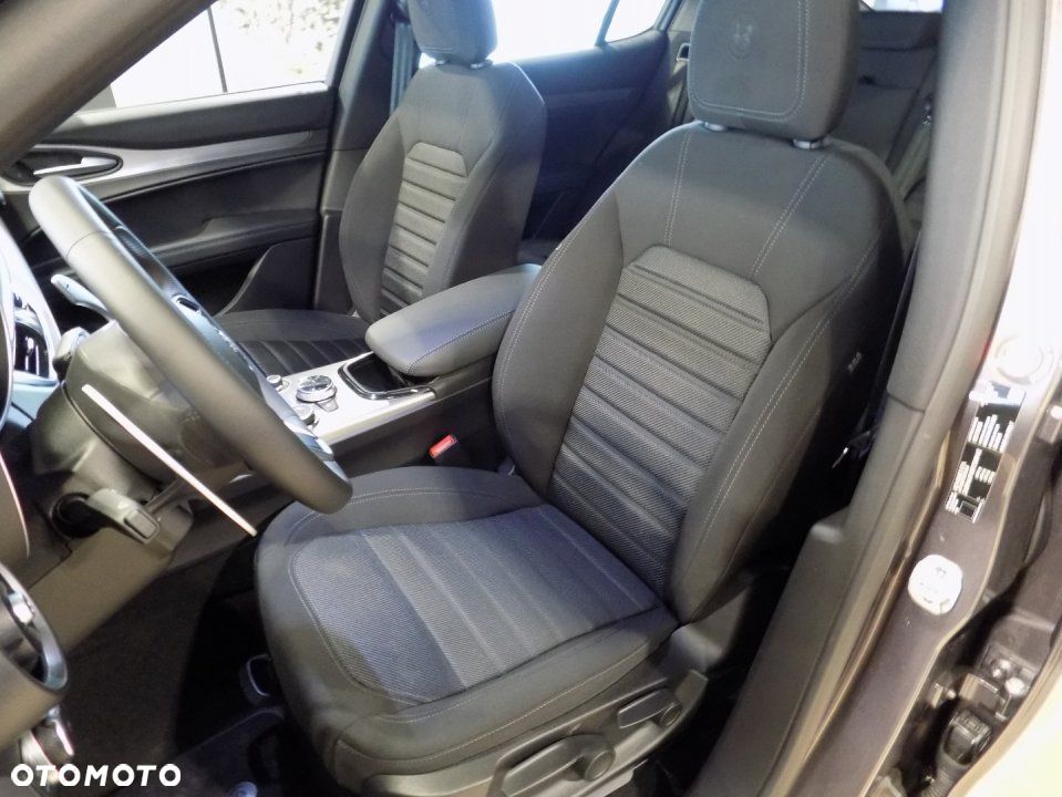 Alfa Romeo Stelvio - 10